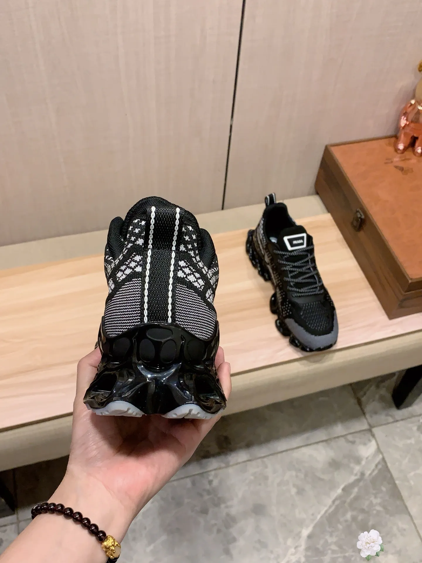 Men's men's shoes💰460💰💰🎩🎩[Lightning][Lightning] "PRADA*" The latest and most popular casual shoes, top brand [seduce] luxury ~ purchasing agency, top ~ quality. [Strong] The upper is made of imported breathable fly weave material ➕ breathable sheepskin feet (•) with fine workmanship. The original stylish and stylish soft rubber wear-resistant and non-slip outsole is light and comfortable on the feet. The real thing looks better when photographed. 004: Size: 38-44, 3️⃣ colors selected